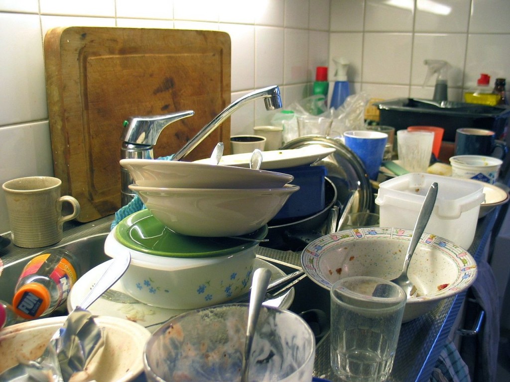 1280px-Dirty_dishes